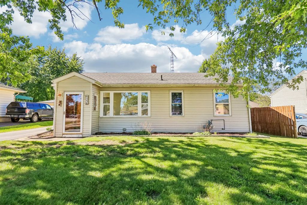 536 Locust Street, Marengo