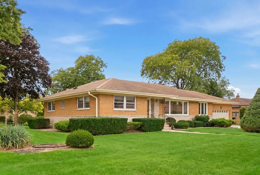 8001 W Balmoral Avenue, Chicago