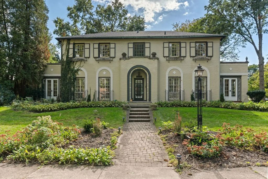 2424 Hawthorne Lane, Flossmoor