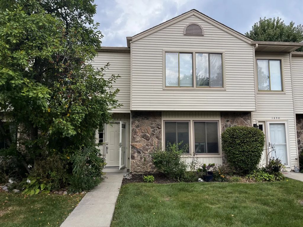 1632 Vermont Drive 4-2, Elk Grove Village