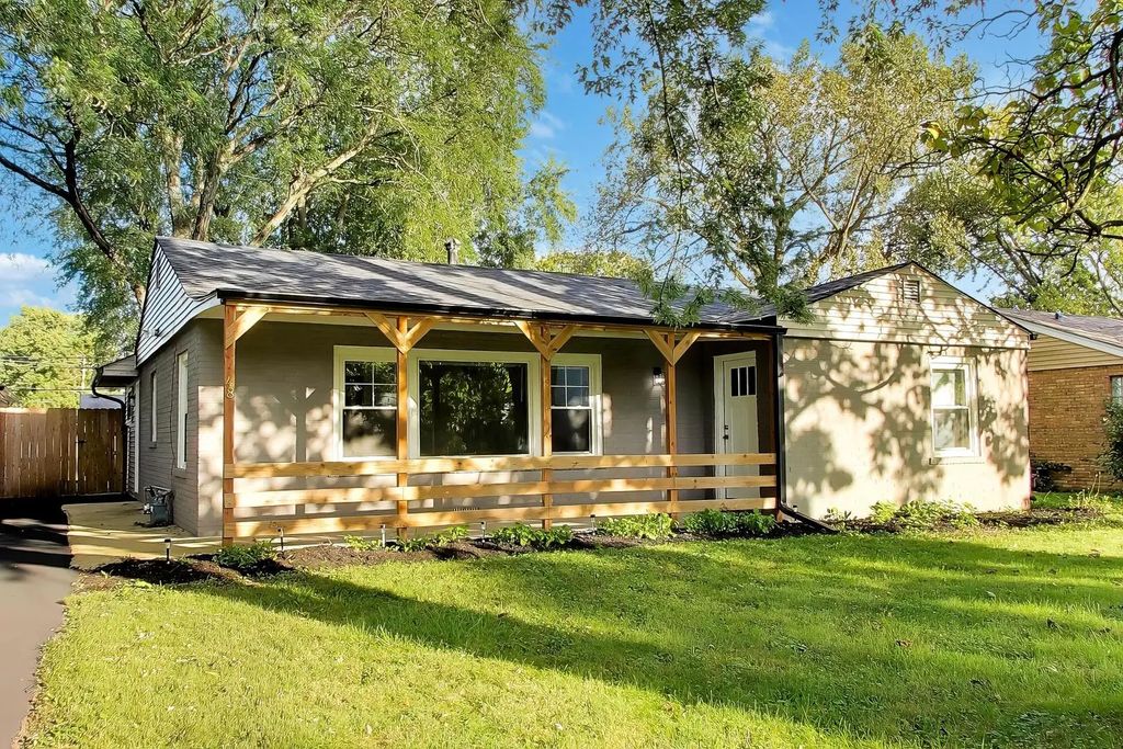 48 N Pleasant Road, Lake Zurich