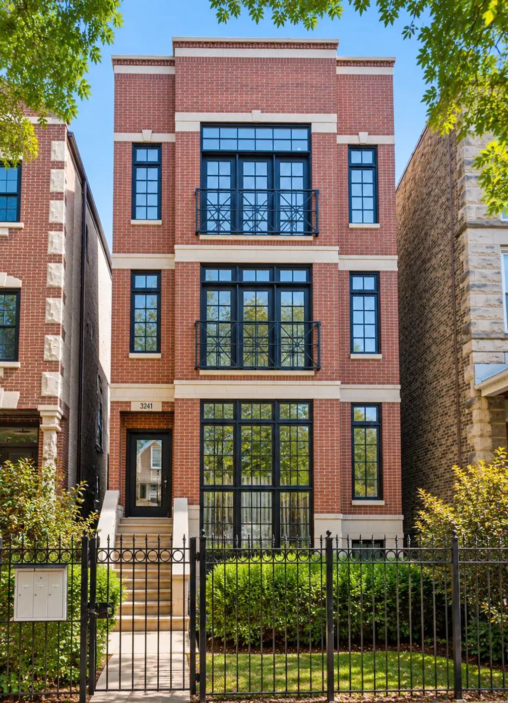 3241 N Clifton Avenue 3, Chicago