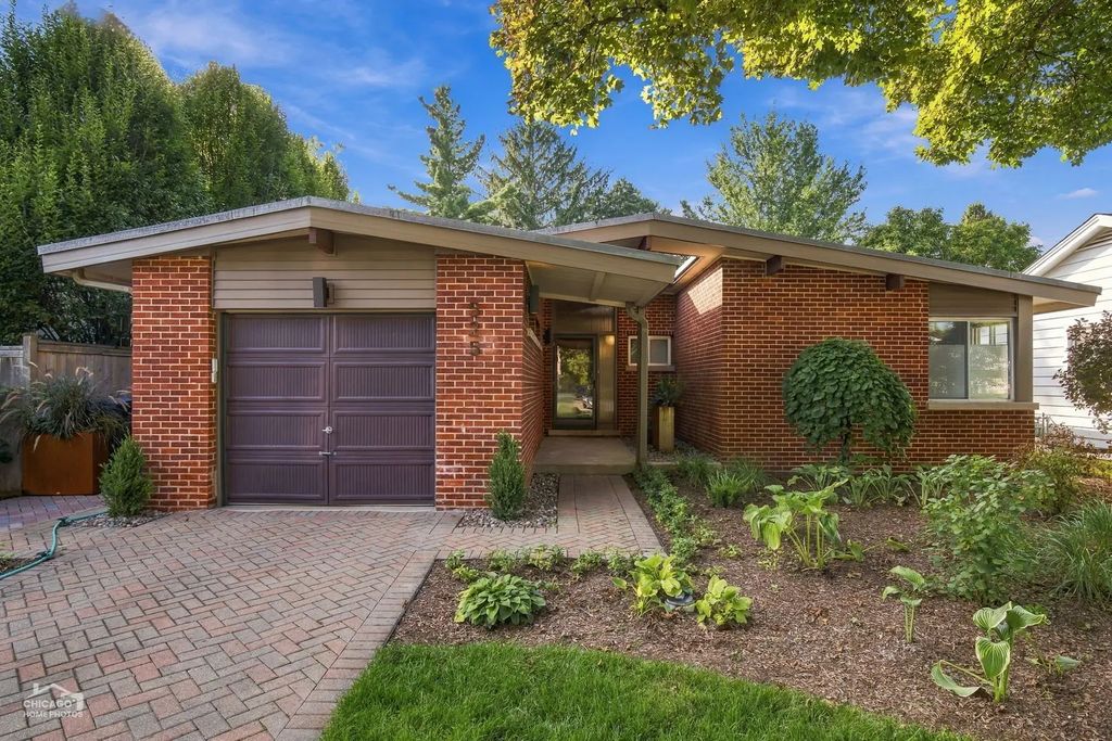 525 Pinecrest Lane, Wilmette, 60091