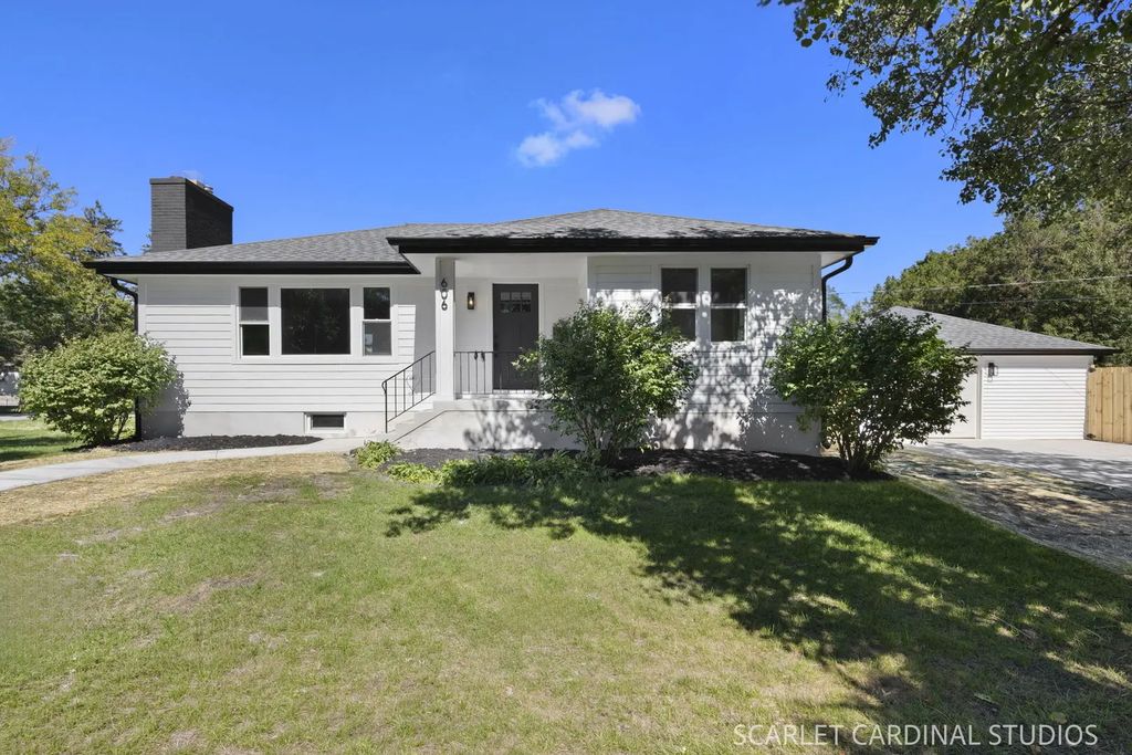 606 E Washington Street, Villa Park