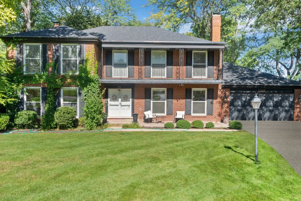 1380 Lake Shore Drive, Barrington