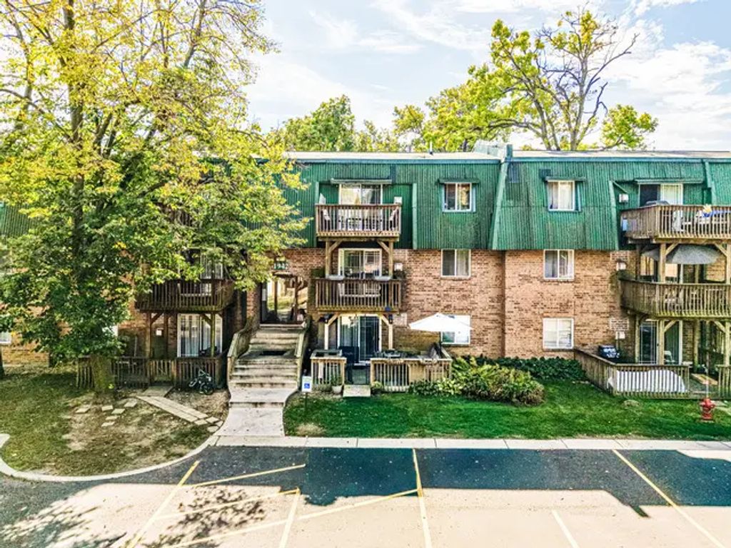 1942 Tall Oaks Drive 1a, Aurora