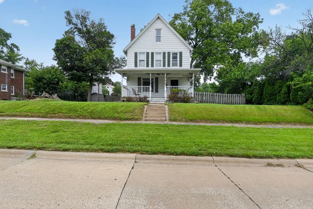 1535 13th Avenue, Moline