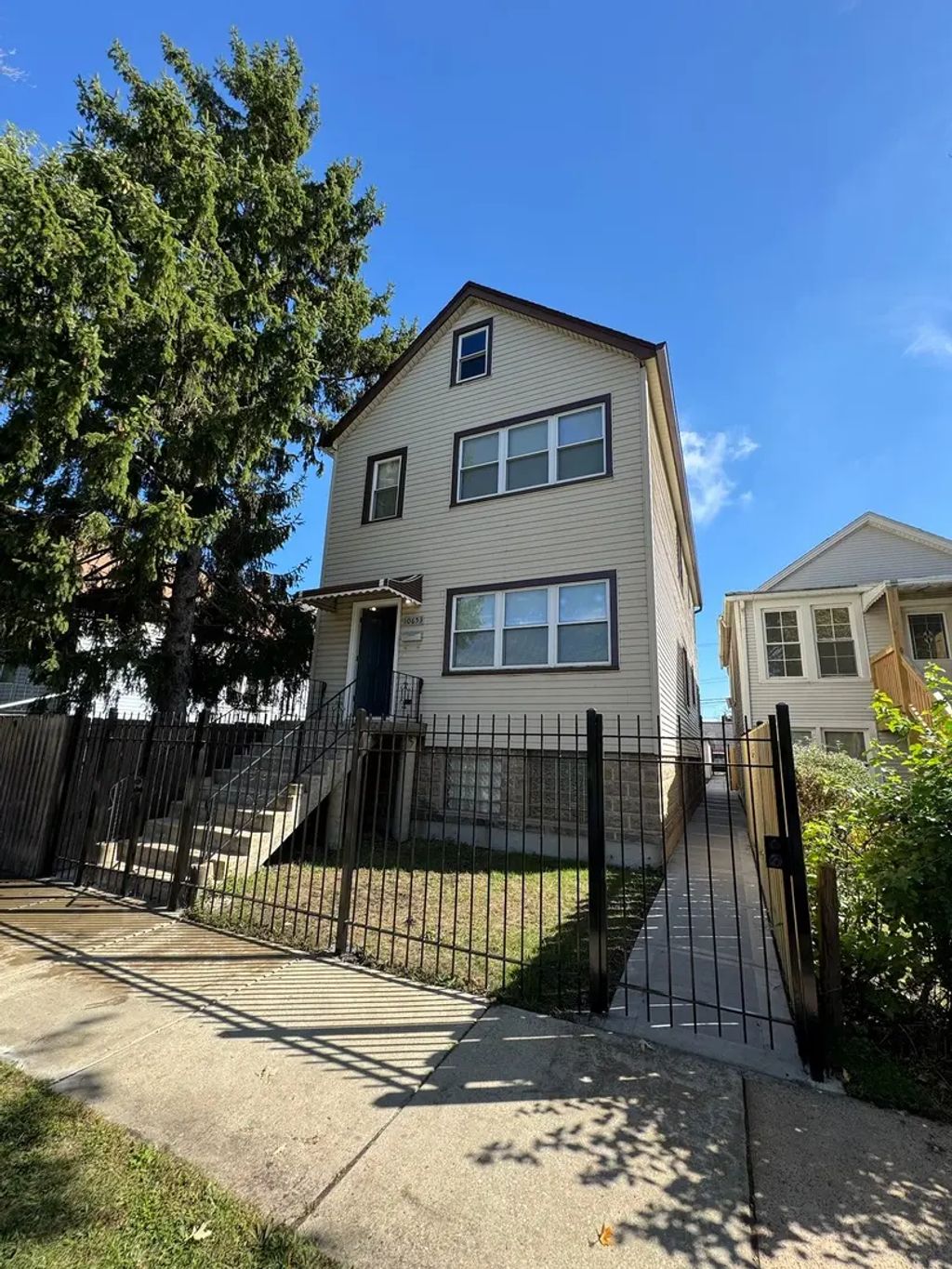 10653 S Mackinaw Avenue, Chicago