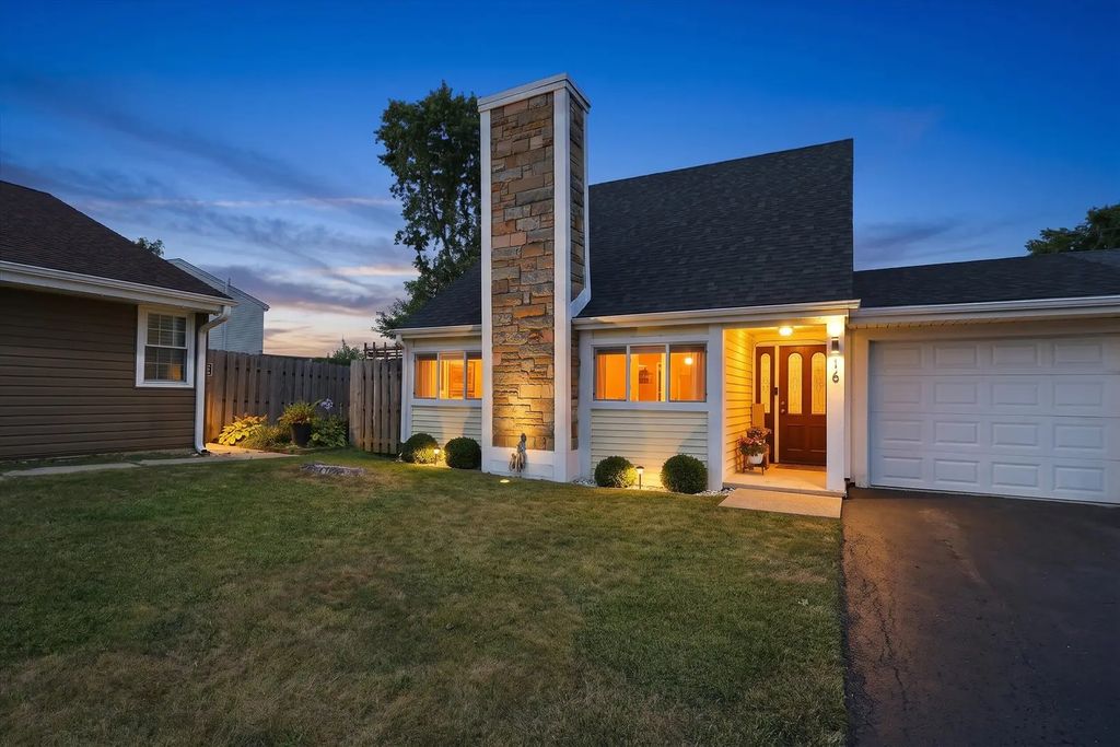 216 Robbin Drive, Romeoville