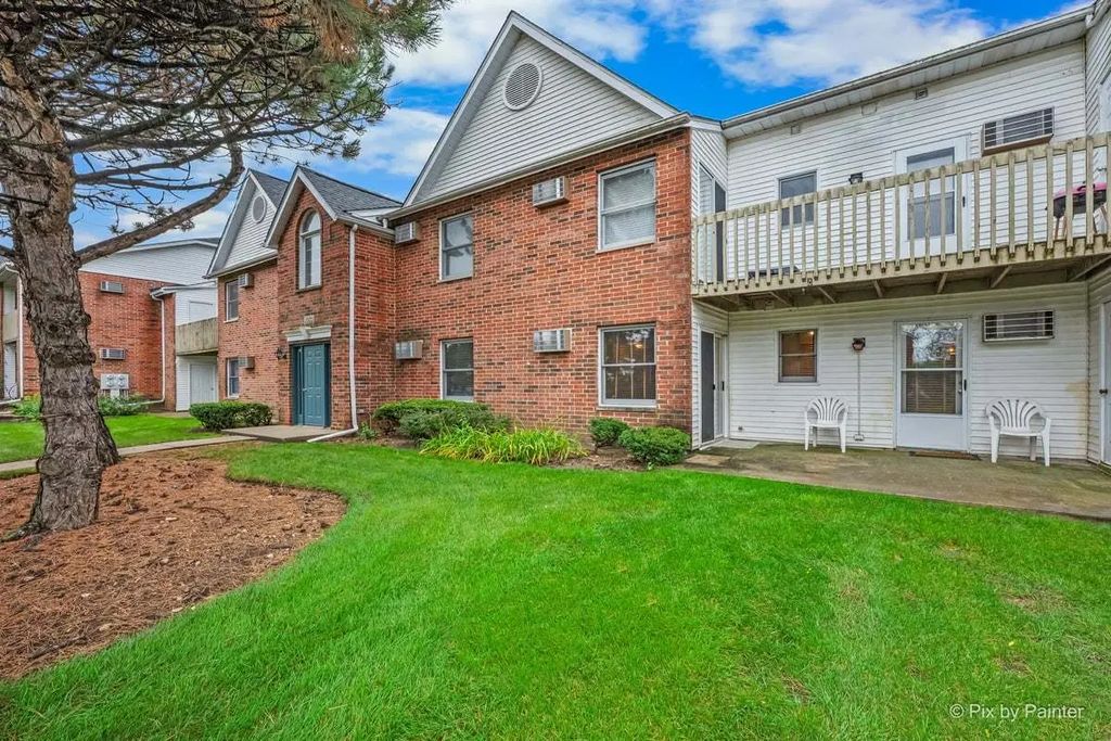 1372 Cunat Court 1d, Lake In The Hills