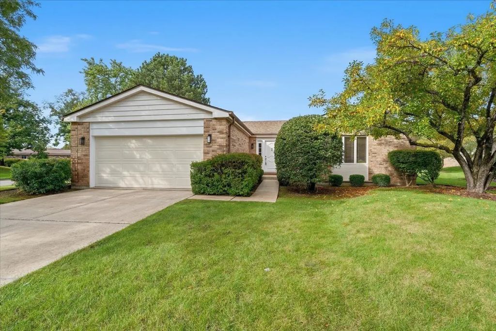 4568 Lindenwood Lane, Northbrook