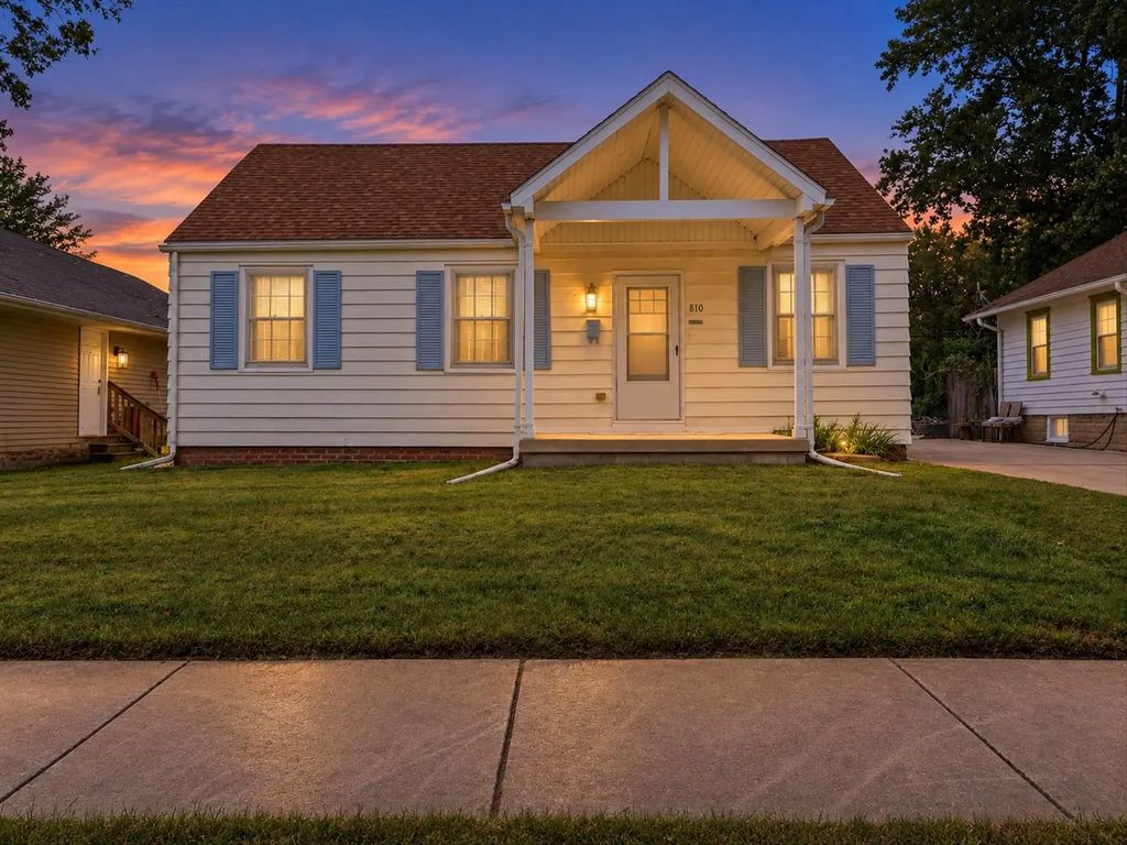 810 W Vine Street, Champaign