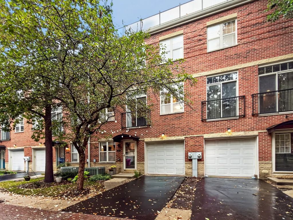 3253 N Bay Court, Chicago