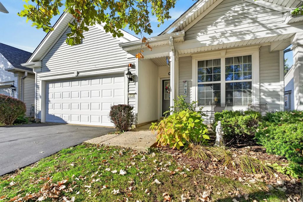 13732 Pineview Drive, Huntley