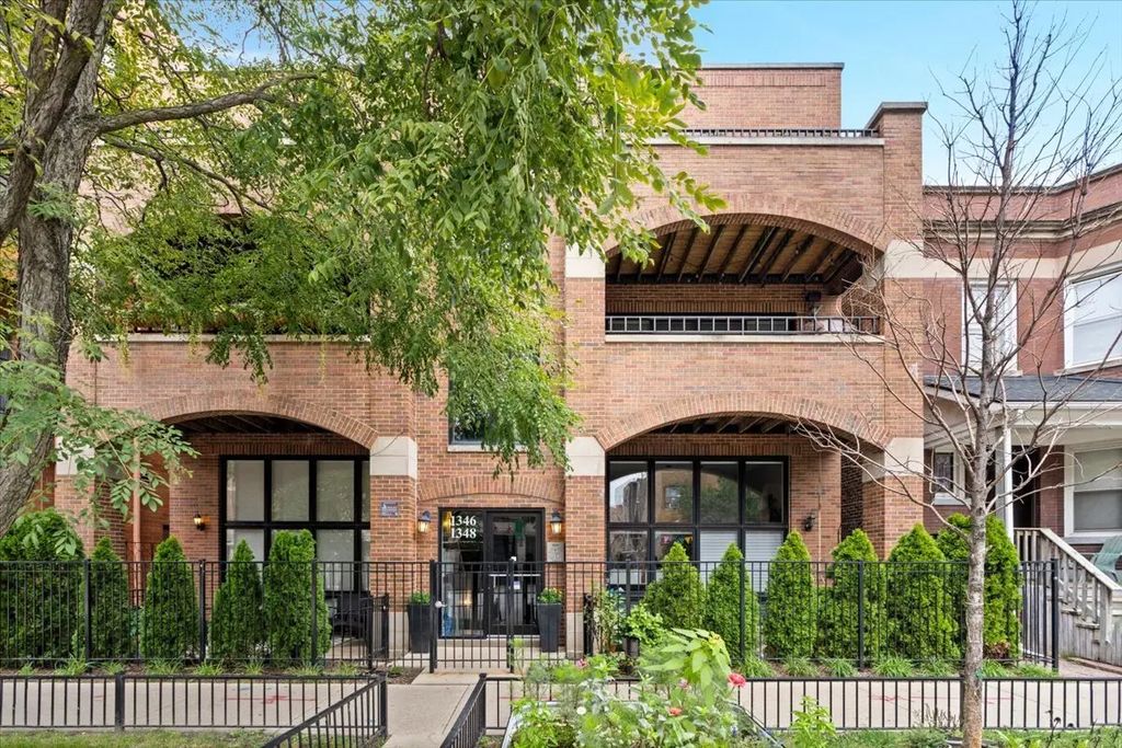 1346 W Addison Street 3e, Chicago