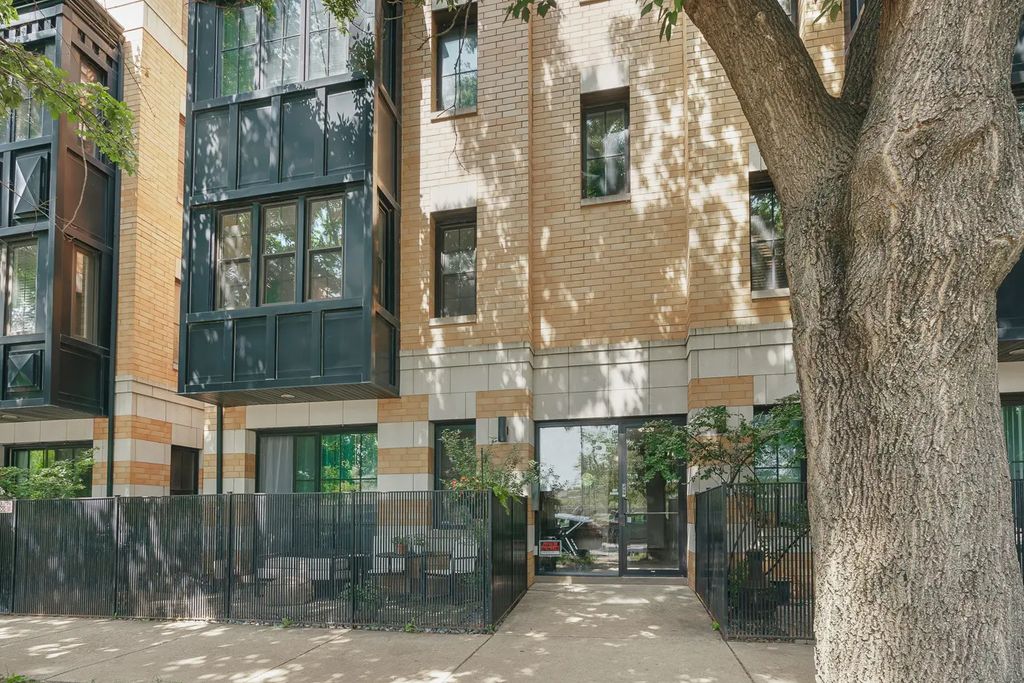 2235 N Lister Avenue 202, Chicago