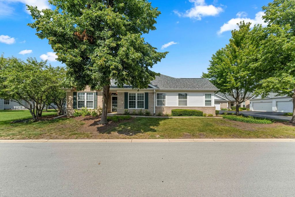 16310 Crescent Lake Drive 16310, Crest Hill