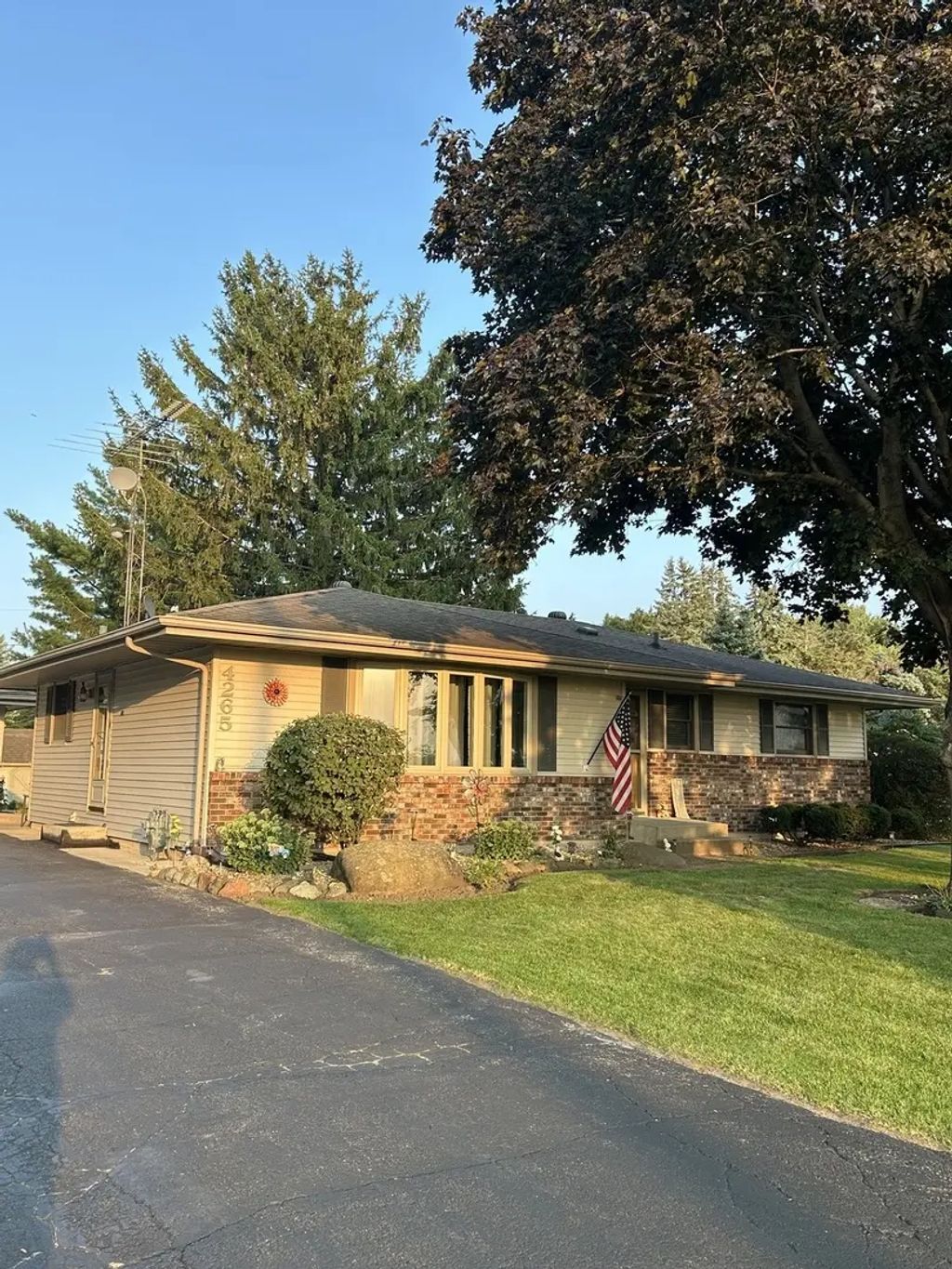 4265 Town Hall Road, Belvidere