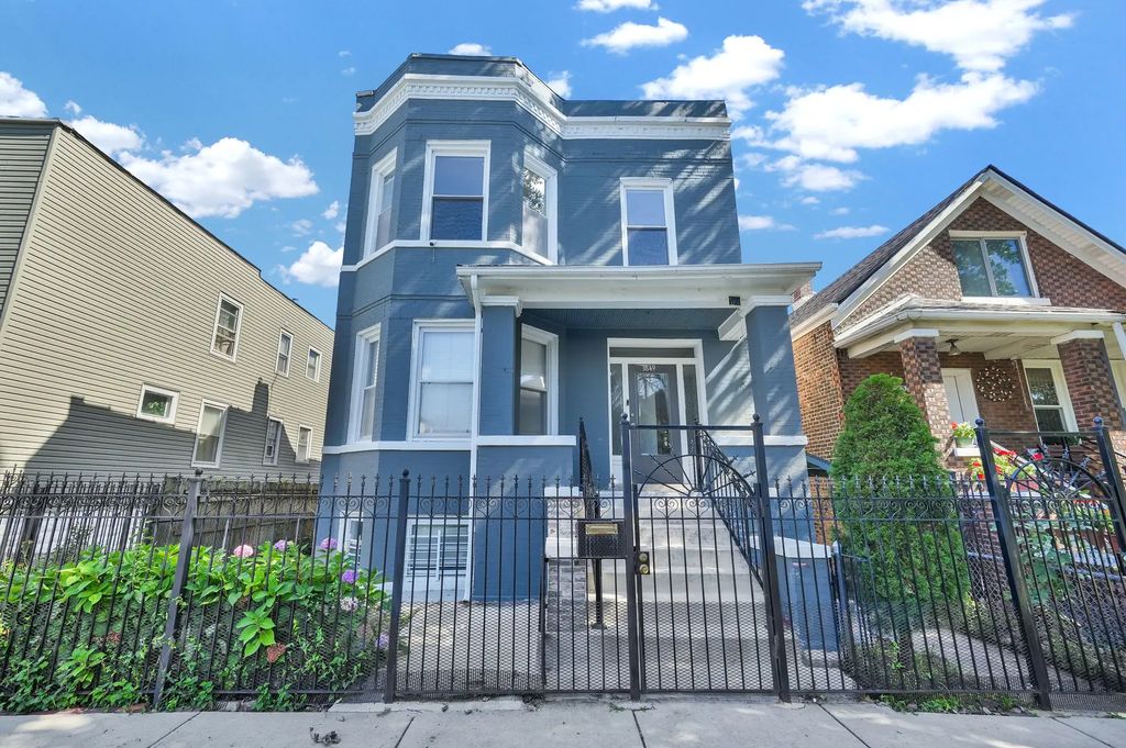 3849 S Albany Avenue, Chicago