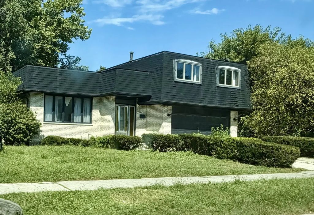 58 E 164th Street, South Holland