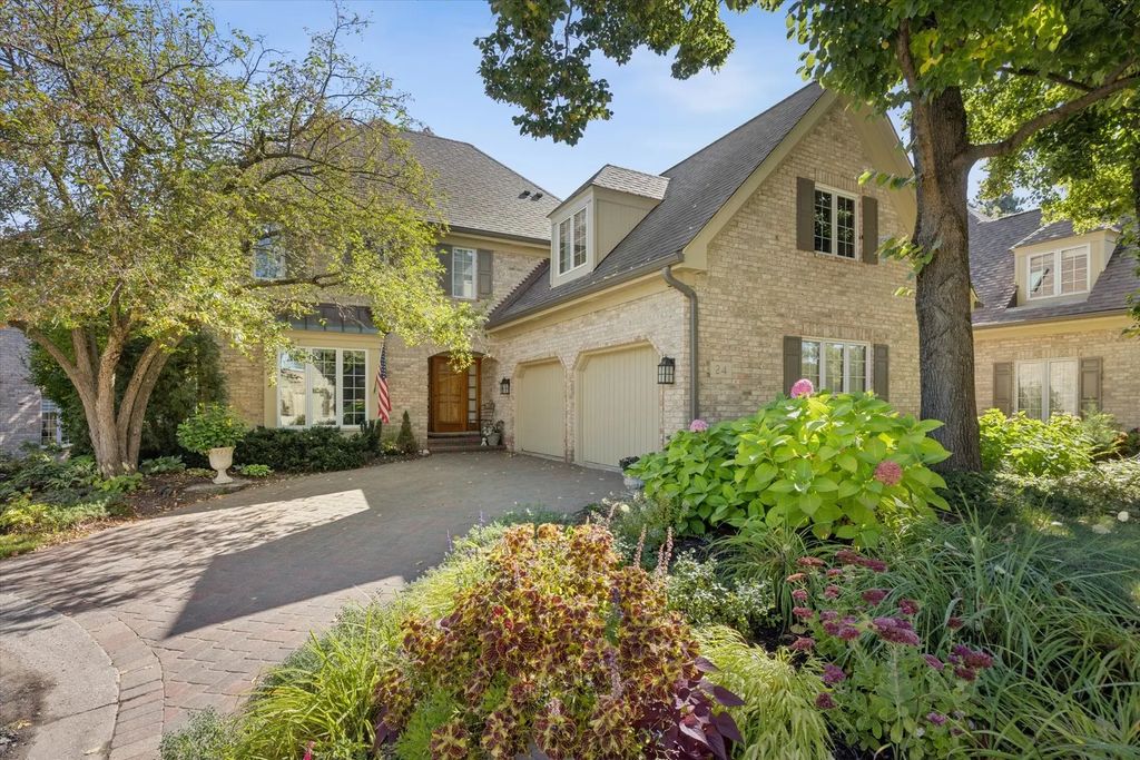 24 Tartan Lakes Court, Westmont