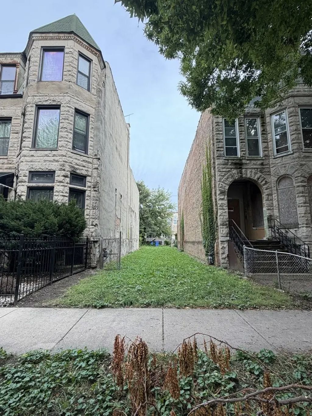 3635 S Giles Avenue, Chicago