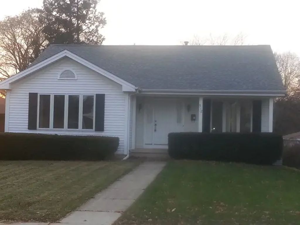 512 Clark Street 1, Elgin