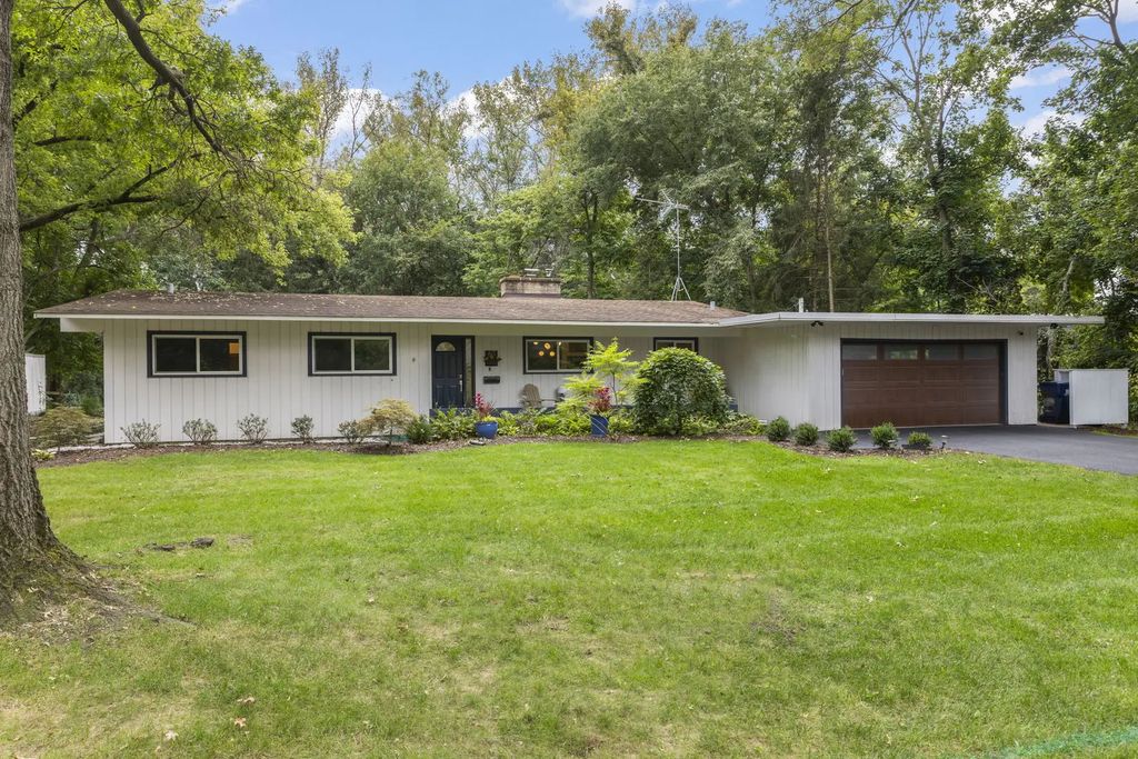 60 Golden Larch Court, Naperville