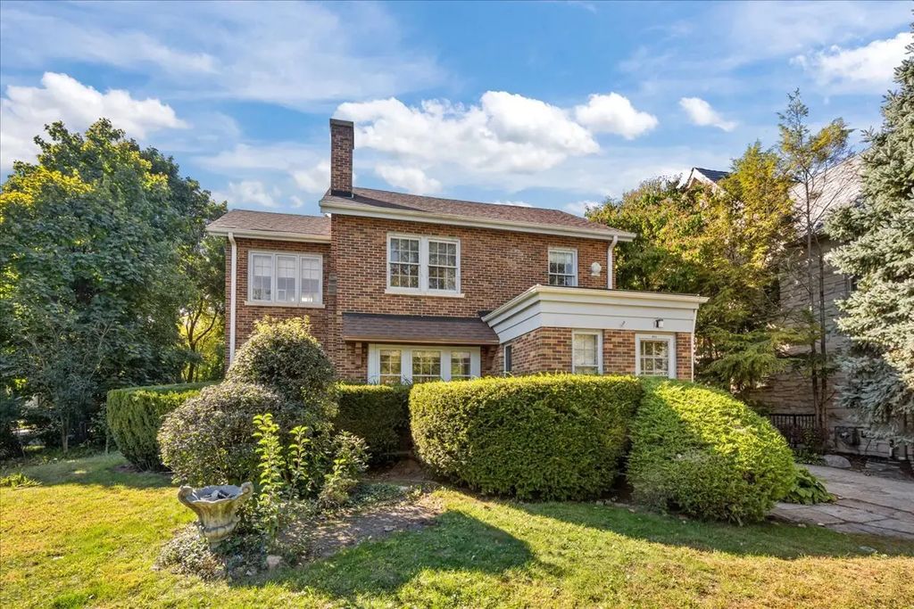 604 Exmoor Road, Kenilworth, 60043