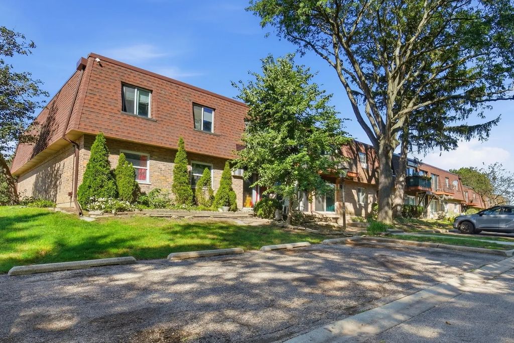 735 Grove Drive 214, Buffalo Grove