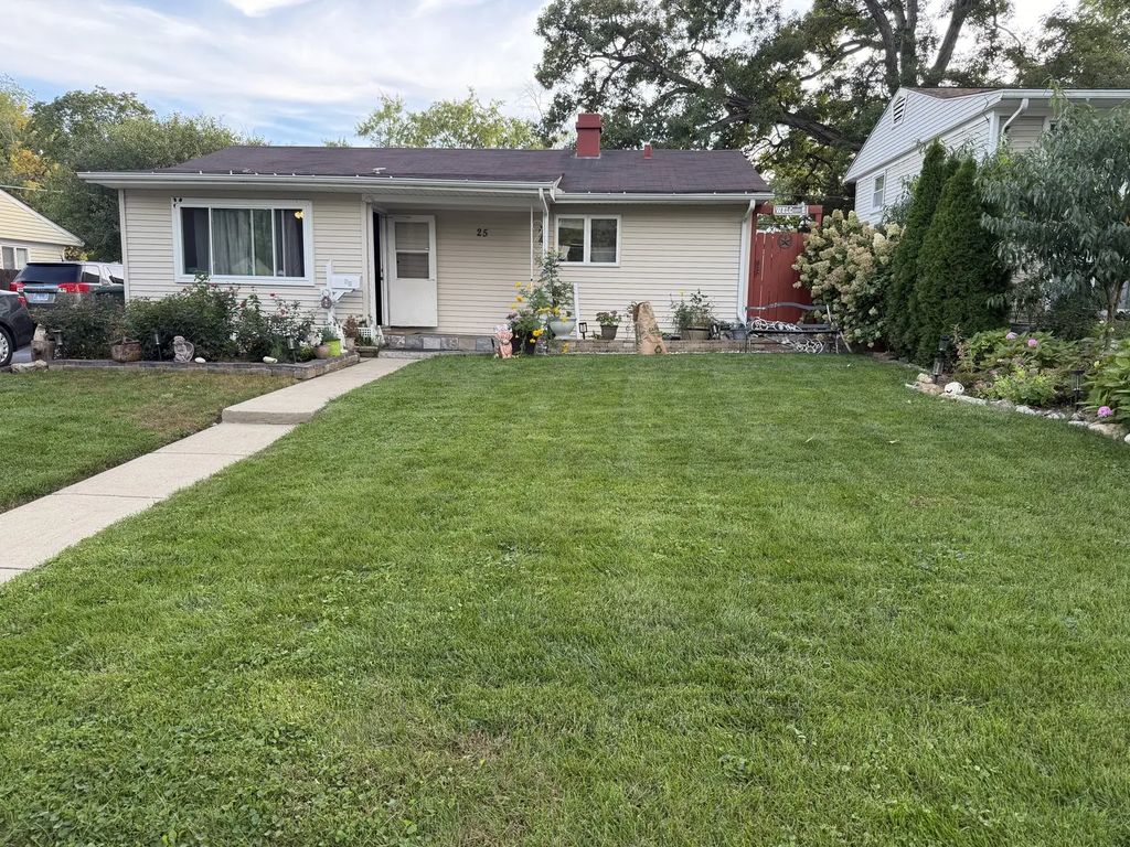25 Meadowlark Lane, Carpentersville