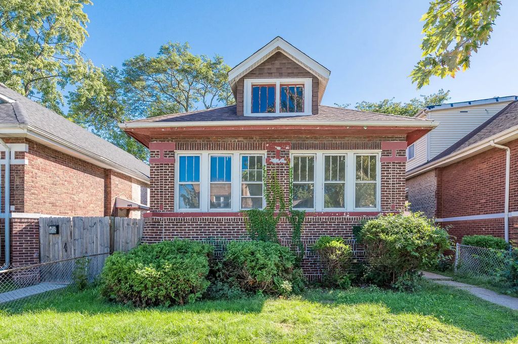 8919 S Bishop Street, Chicago