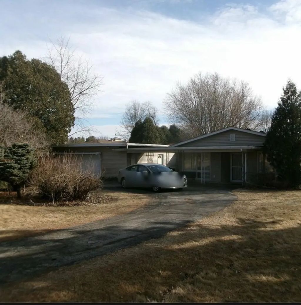 2435 E 41st Street, Davenport