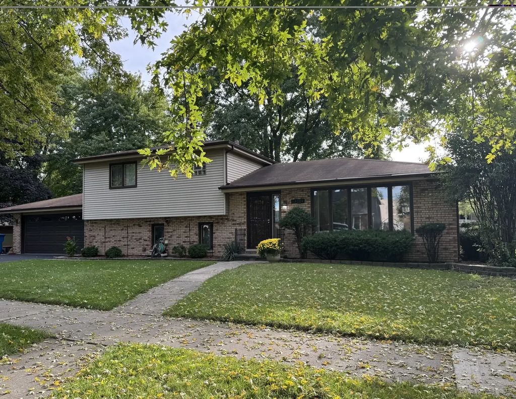 13004 S Blossom Drive, Alsip
