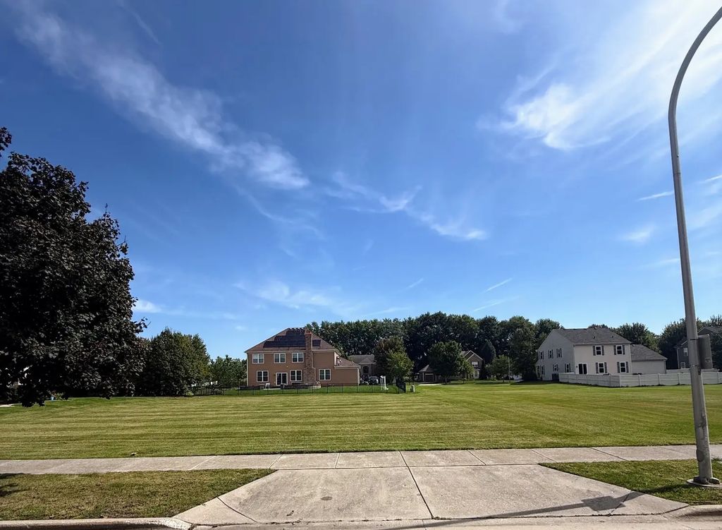 1441 Blume Drive, Elgin