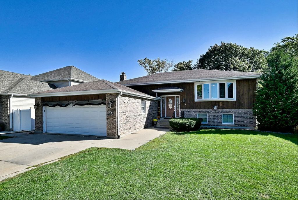 741 N Michigan Street, Elmhurst