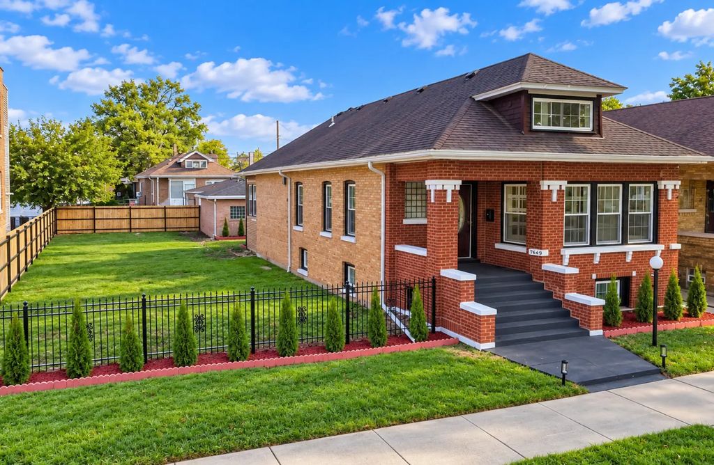 7649 S Luella Avenue, Chicago