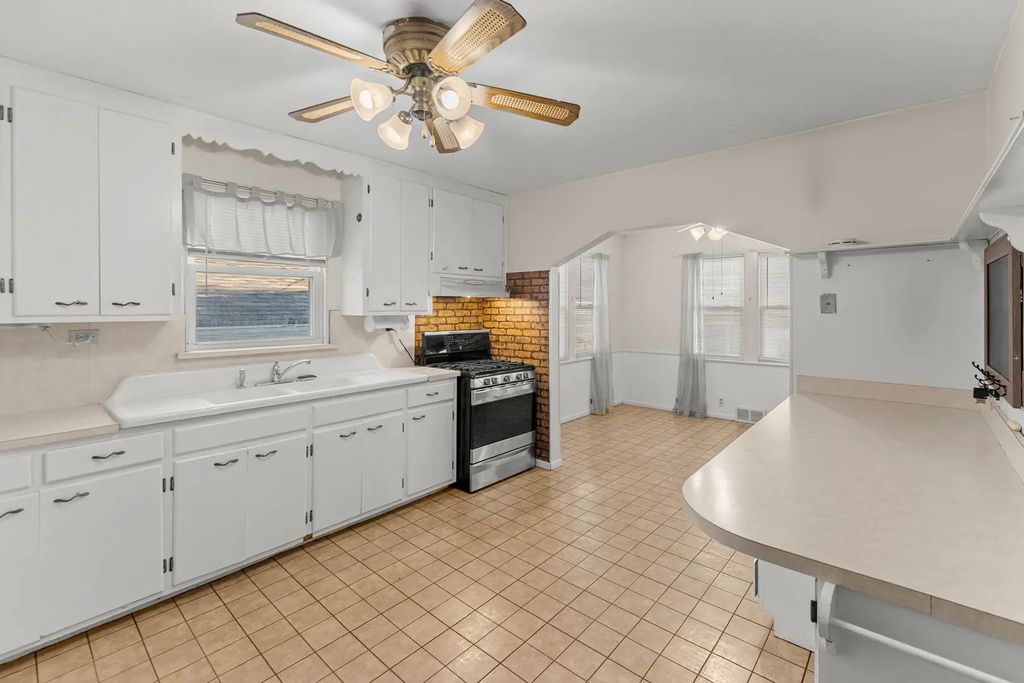 629 De Angelis Court, Chicago Heights