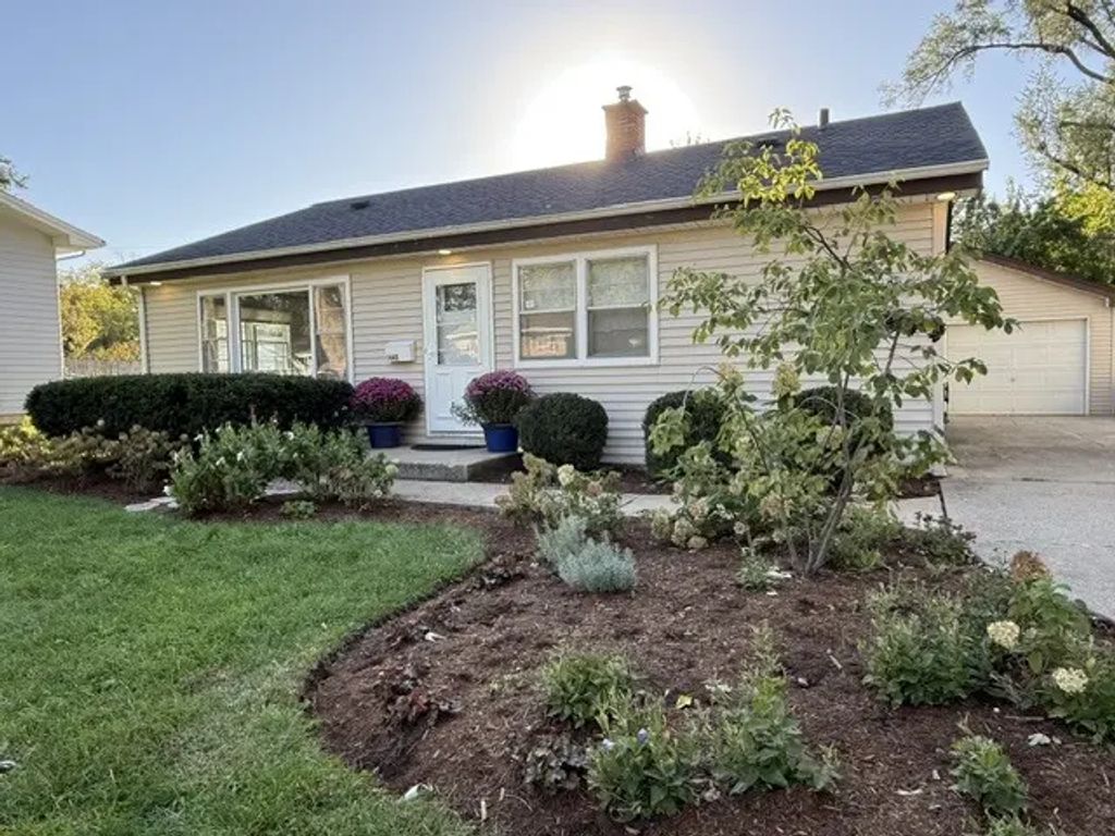 1445 N Webster Street, Naperville