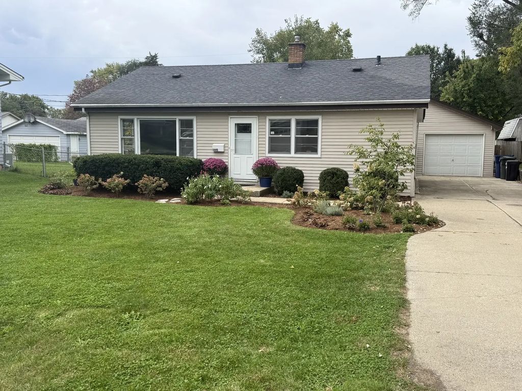 1445 N Webster Street, Naperville