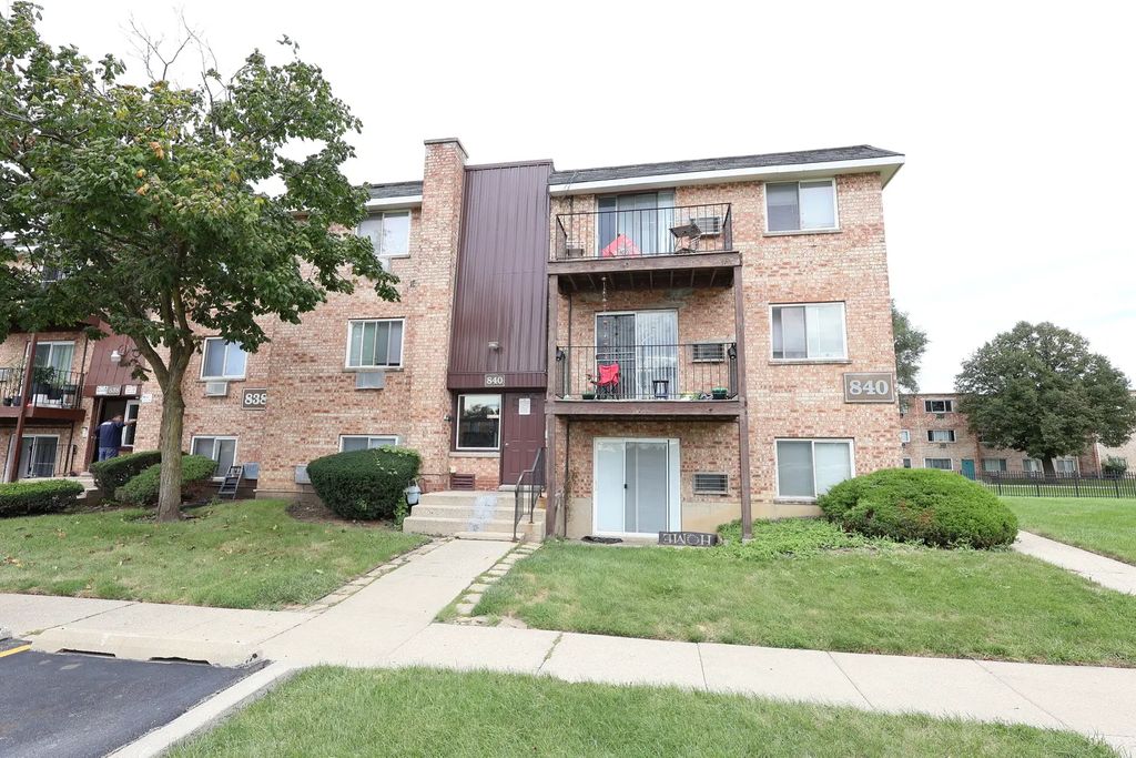 840 W College Boulevard 102, Addison