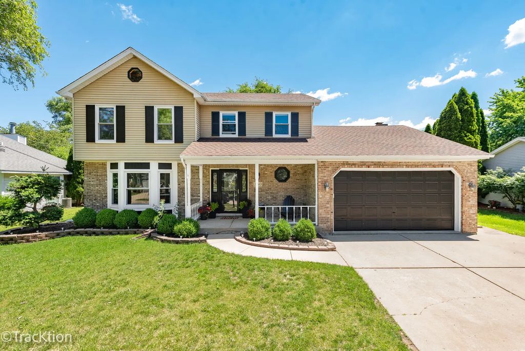 360 Lakeview Drive, Aurora