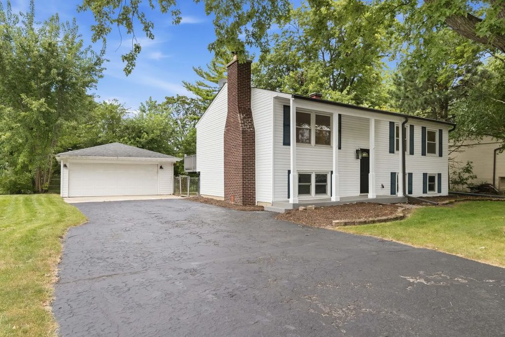 30w234 Claymore Lane, Naperville