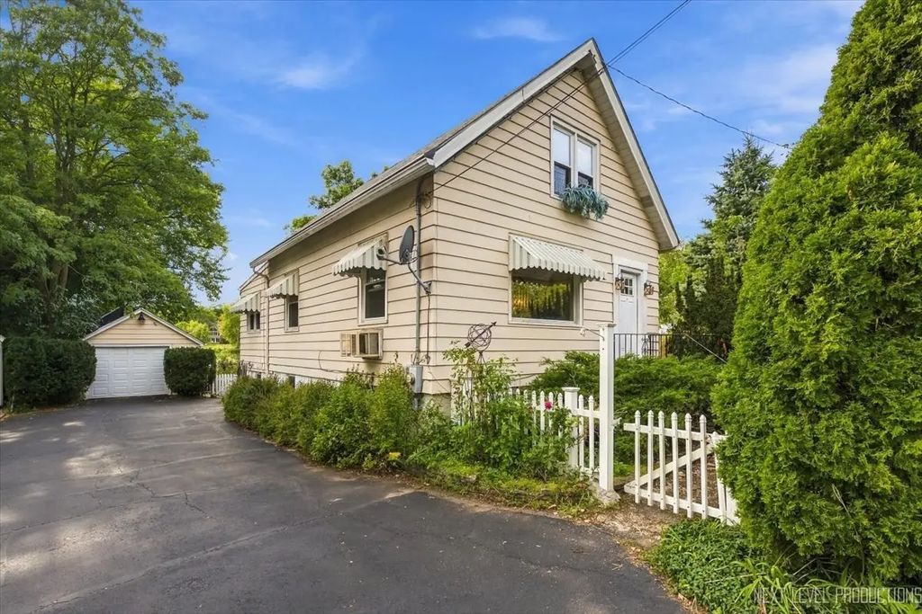 1705 Riverside Avenue, St. Charles