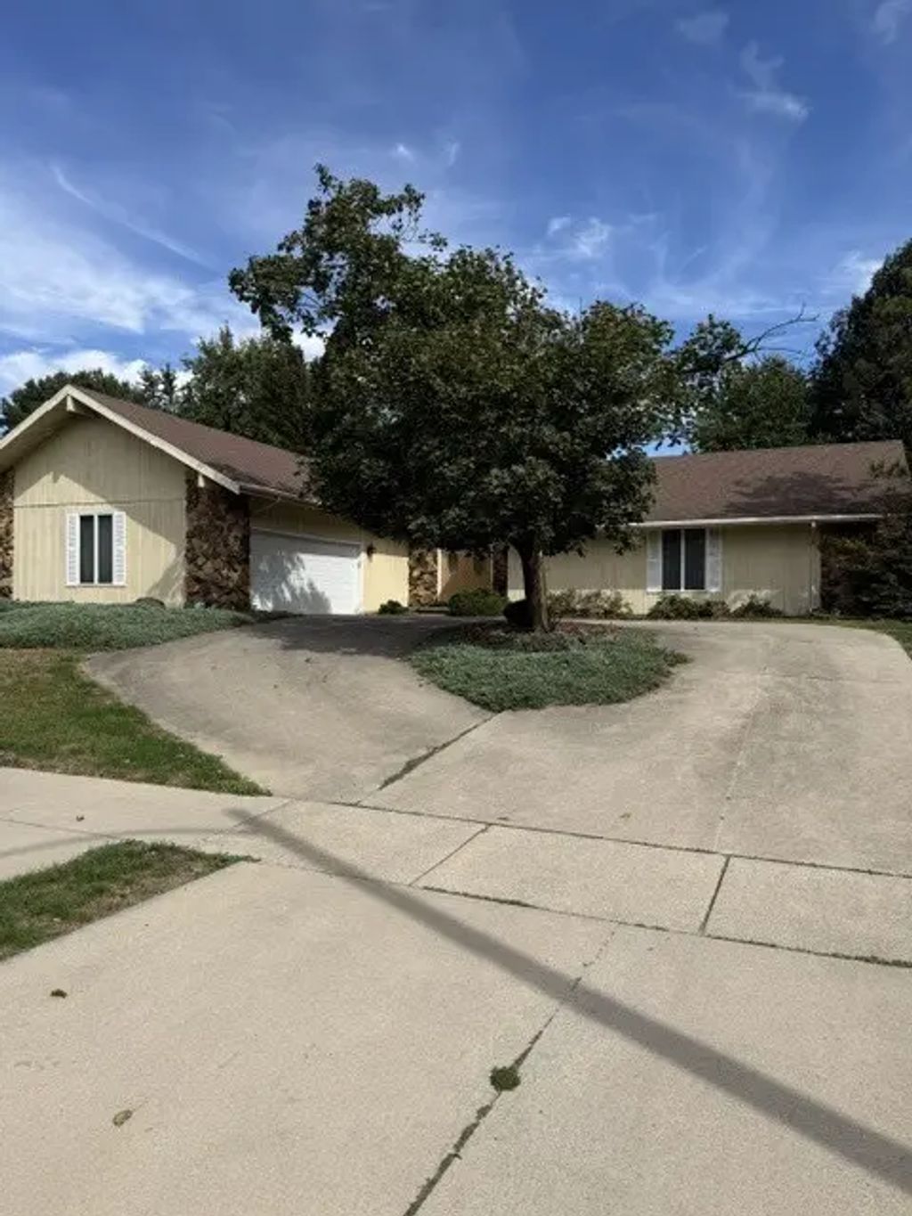 312 S Hershey Road, Bloomington