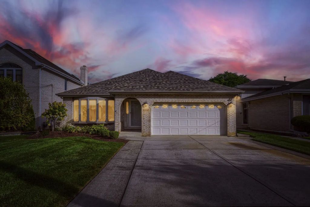9015 Natoma Avenue, Oak Lawn