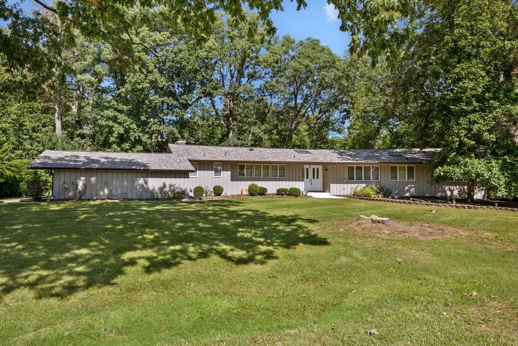 1120 263rd Street, Crete