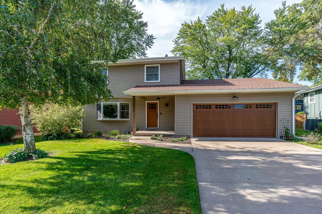 1245 Denniston Avenue, Bettendorf
