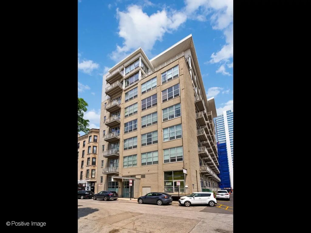 770 W Gladys Avenue 706, Chicago