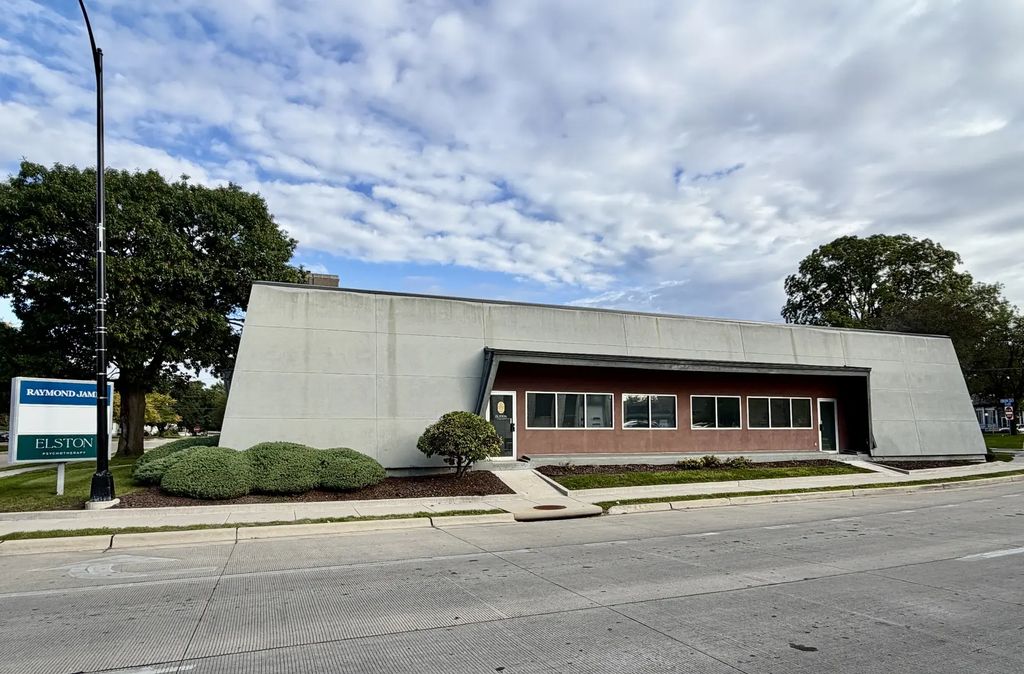 402 2nd Avenue, Sterling